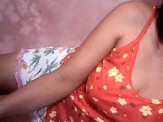 Yummyasian22 webcam