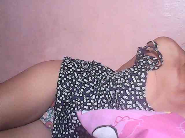Yummyasian22 webcam