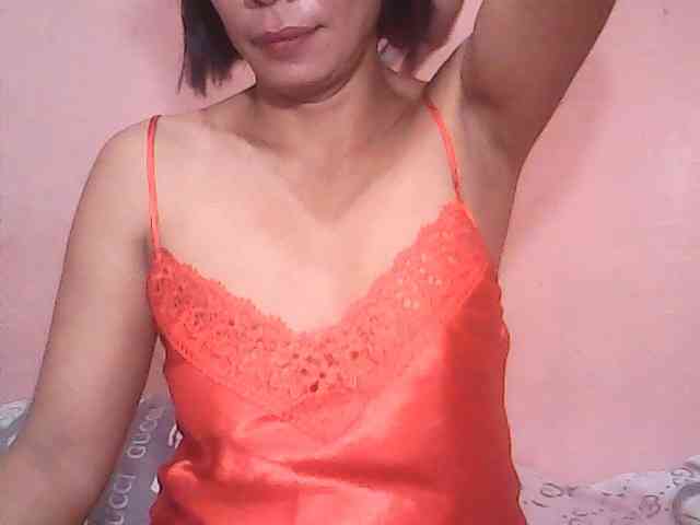 Yummyasian22 webcam