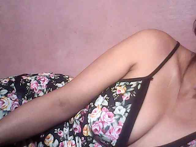 Yummyasian22 webcam