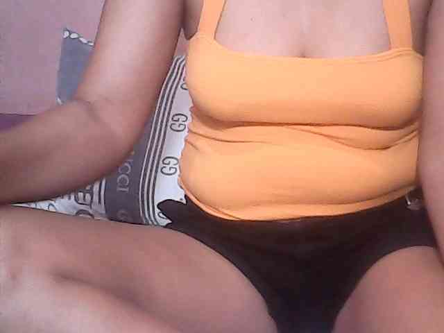 Yummyasian22 webcam