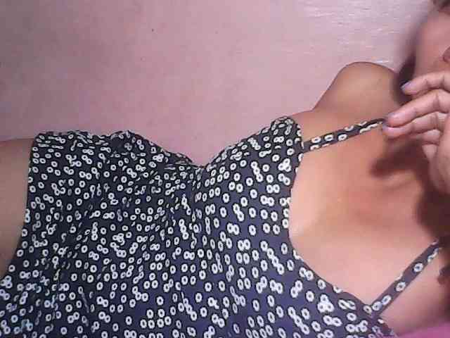Yummyasian22 webcam
