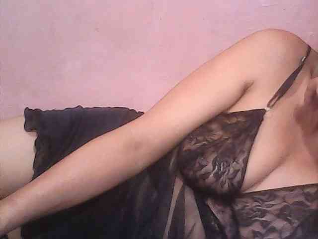 Yummyasian22 webcam