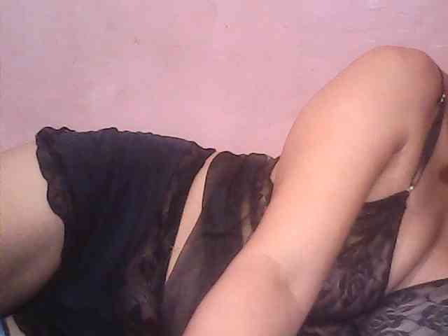 Yummyasian22 webcam
