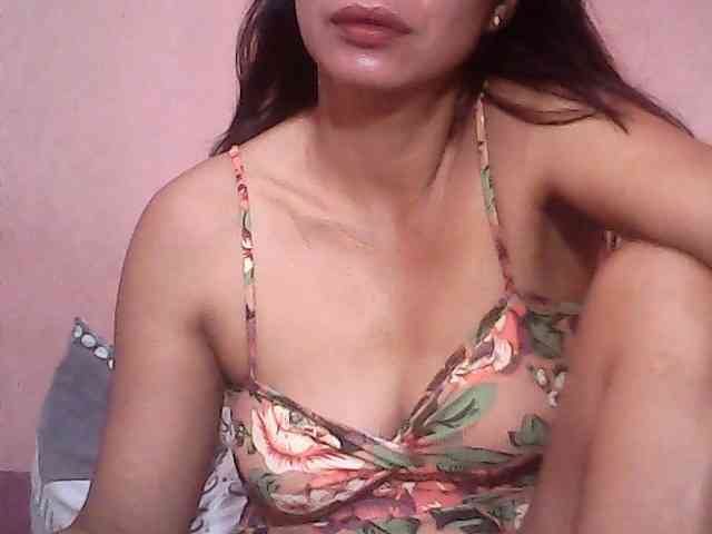 Yummyasian22 webcam