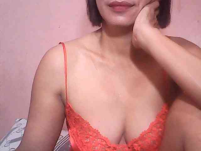 Yummyasian22 webcam