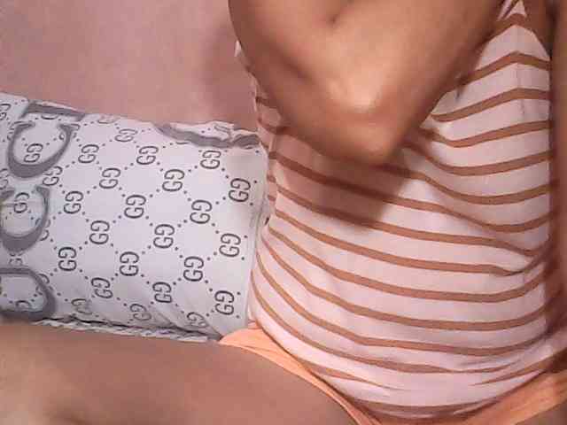 Yummyasian22 webcam