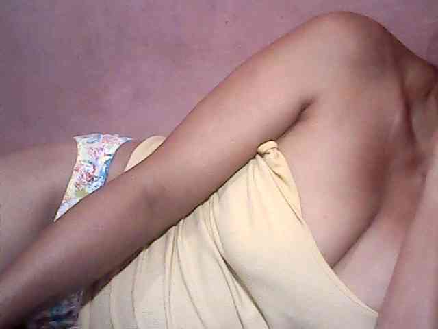 Yummyasian22 webcam