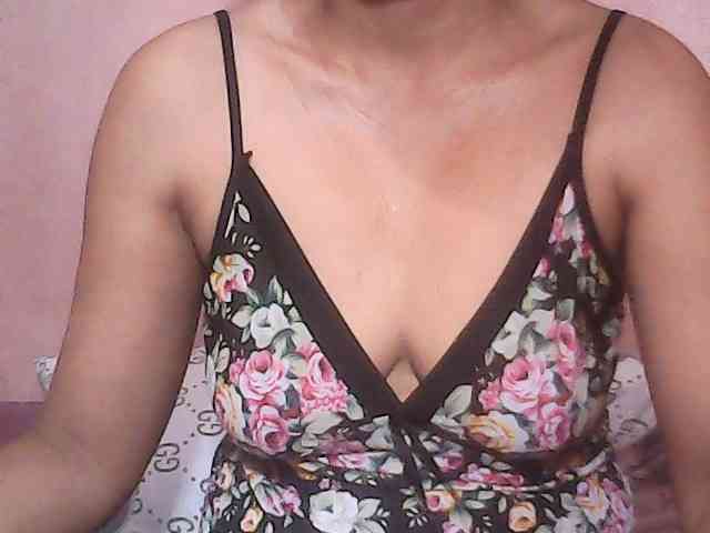 Yummyasian22 webcam