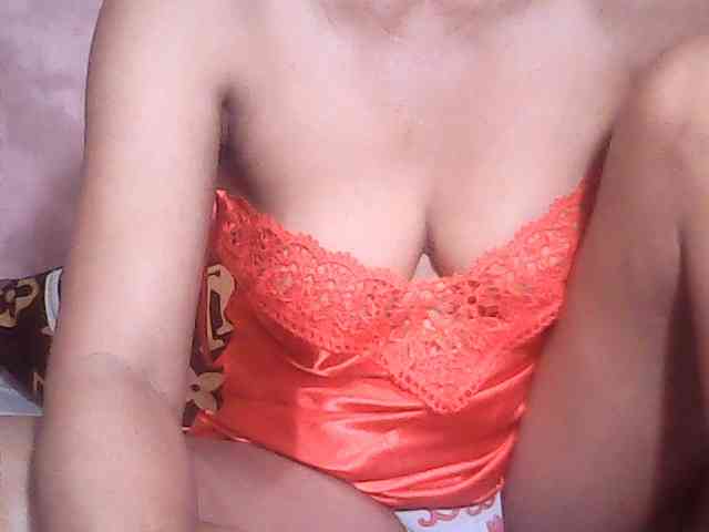 Yummyasian22 webcam
