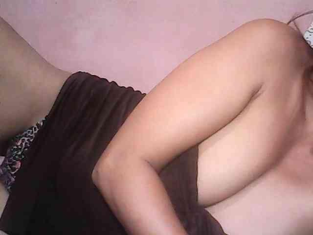 Yummyasian22 webcam