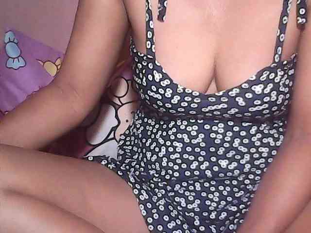 Yummyasian22 webcam
