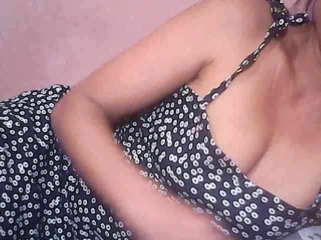 Yummyasian22 webcam