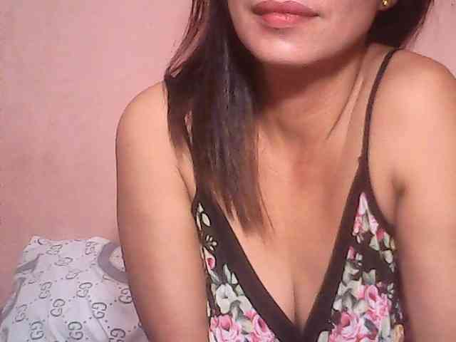 Yummyasian22 webcam