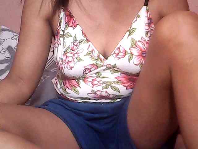 Yummyasian22 webcam