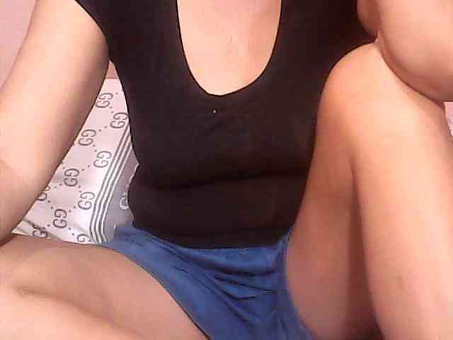 Yummyasian22 webcam