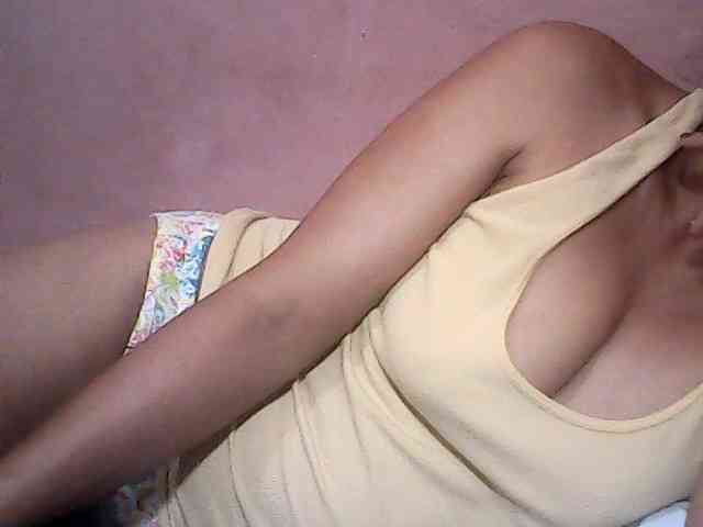 Yummyasian22 webcam