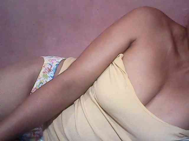 Yummyasian22 webcam