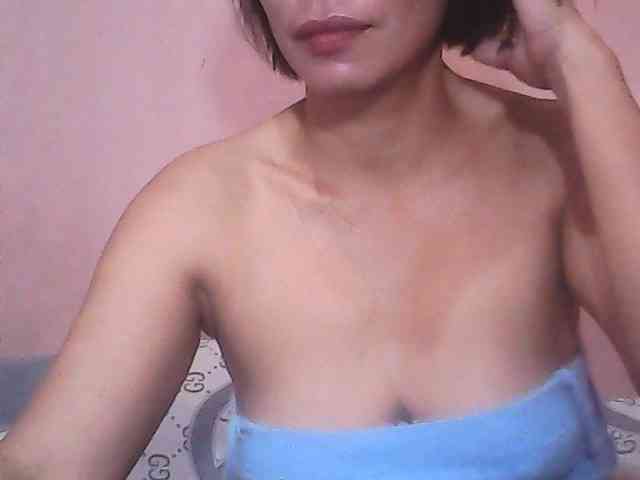 Yummyasian22 webcam