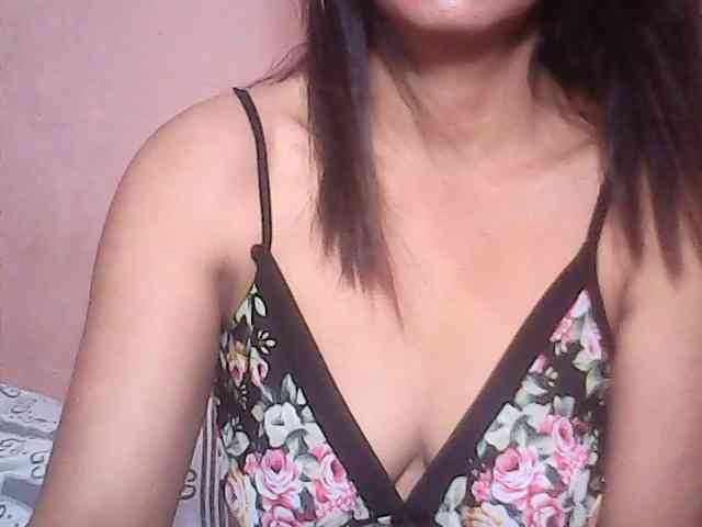 Yummyasian22 webcam