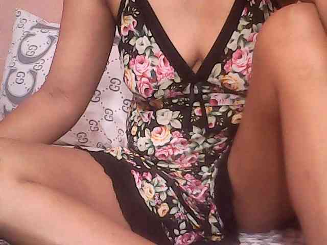 Yummyasian22 webcam