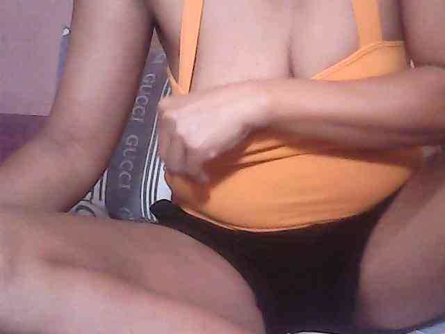 Yummyasian22 webcam