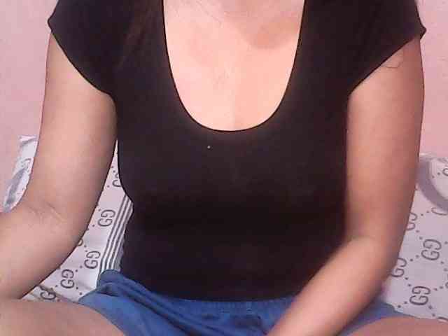 Yummyasian22 webcam