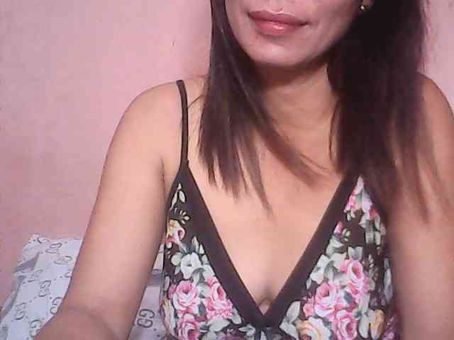 Yummyasian22 webcam