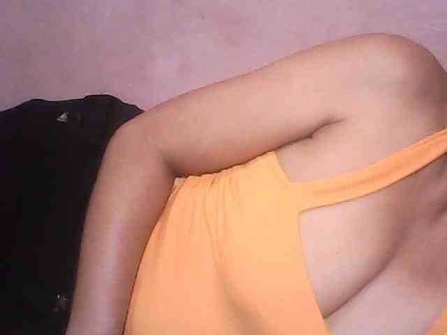 Yummyasian22 webcam