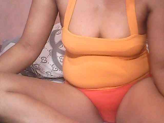 Yummyasian22 webcam
