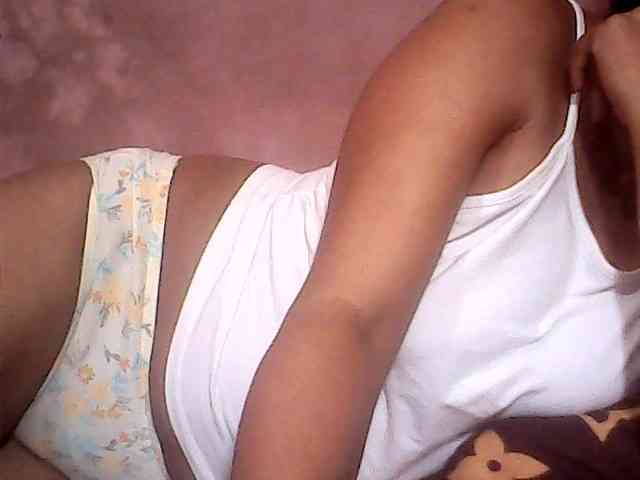 Yummyasian22 webcam