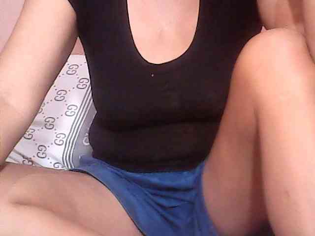 Yummyasian22 webcam