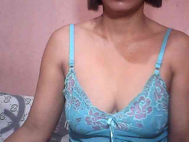 Yummyasian22 webcam