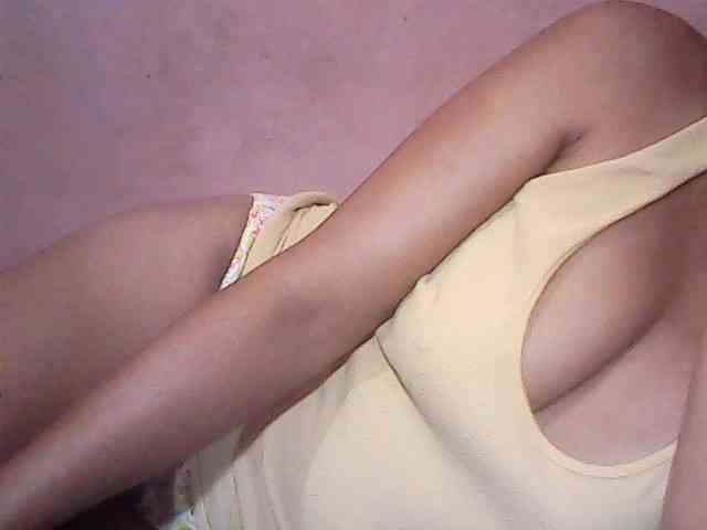 Yummyasian22 webcam