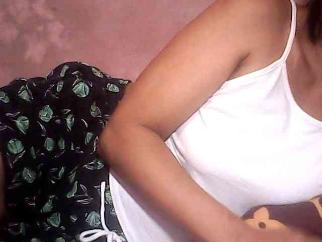 Yummyasian22 webcam