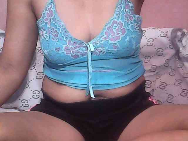 Yummyasian22 webcam