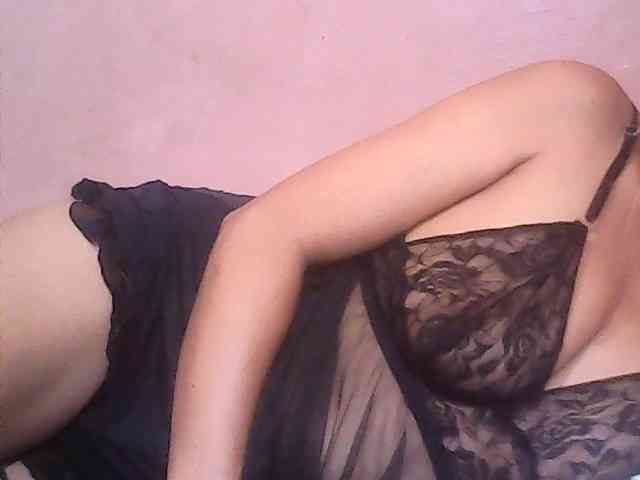 Yummyasian22 webcam