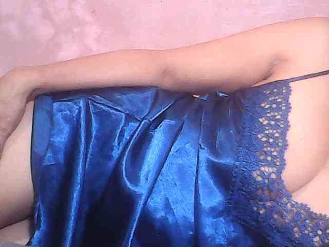Yummyasian22 webcam
