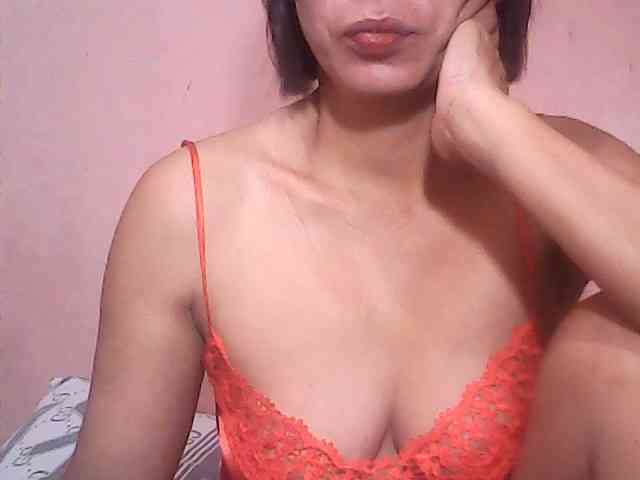 Yummyasian22 webcam