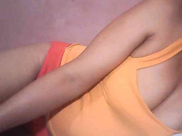 Yummyasian22 webcam
