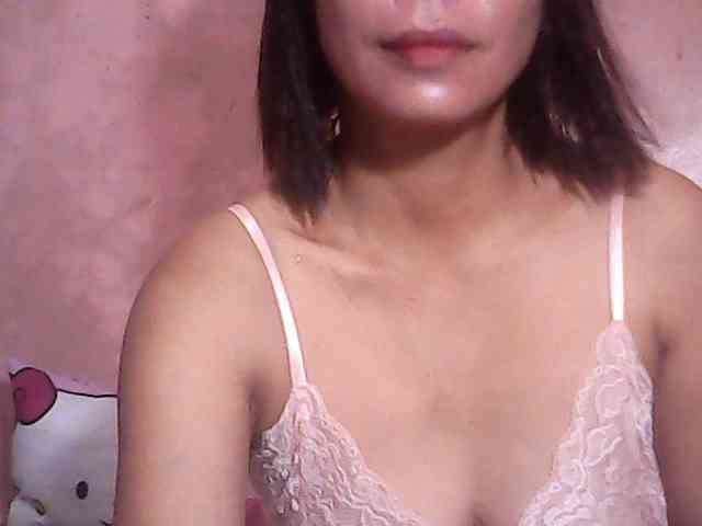 Yummyasian22 webcam