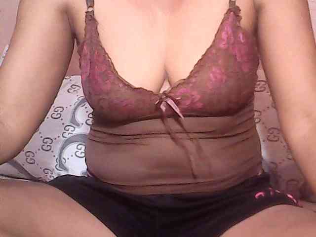 Yummyasian22 webcam