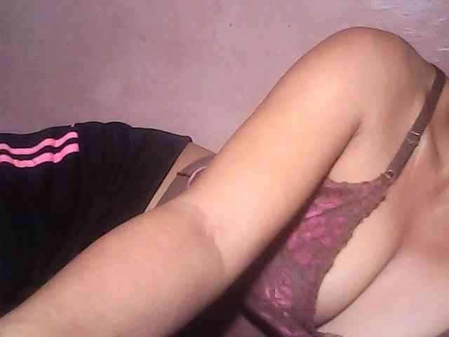 Yummyasian22 webcam