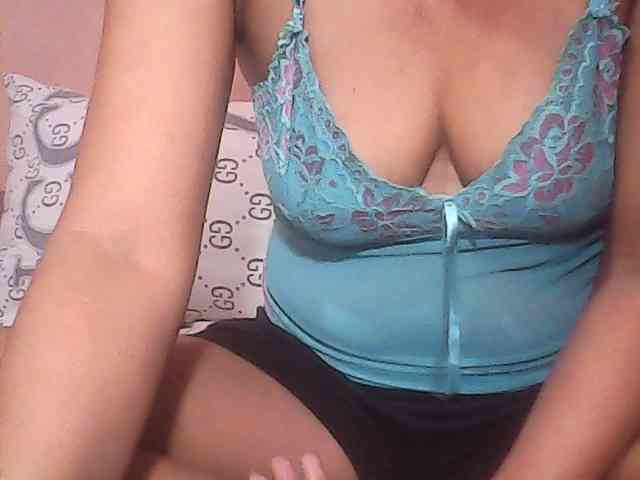 Yummyasian22 webcam