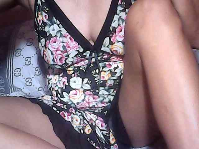 Yummyasian22 webcam