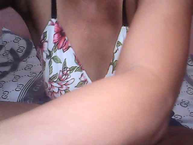 Yummyasian22 webcam