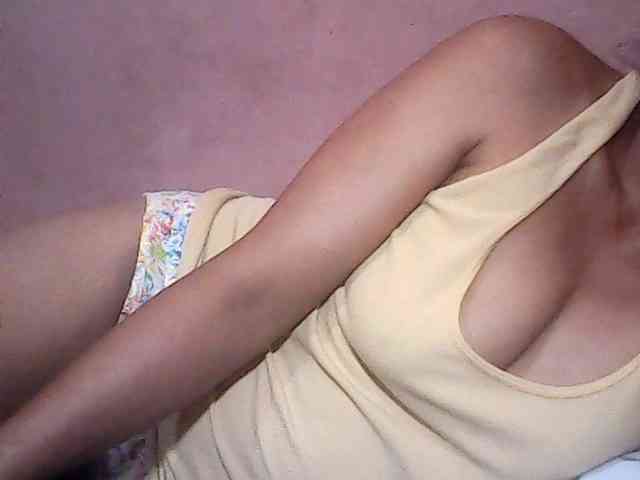 Yummyasian22 webcam