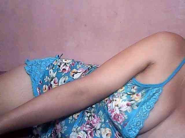 Yummyasian22 webcam