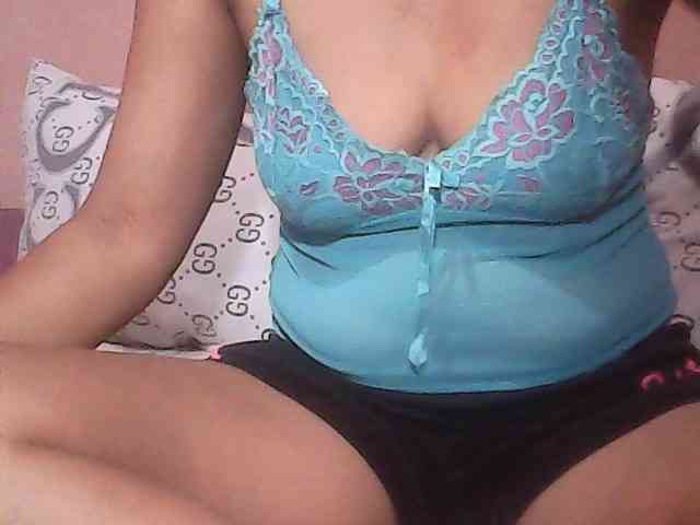 Yummyasian22 webcam