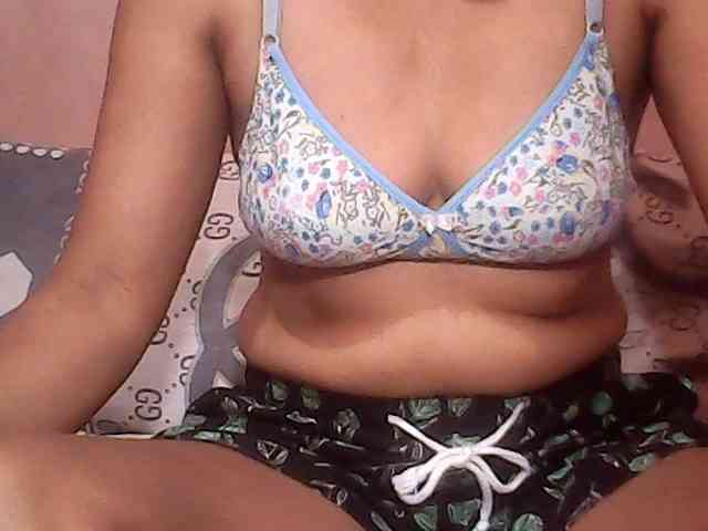 Yummyasian22 webcam